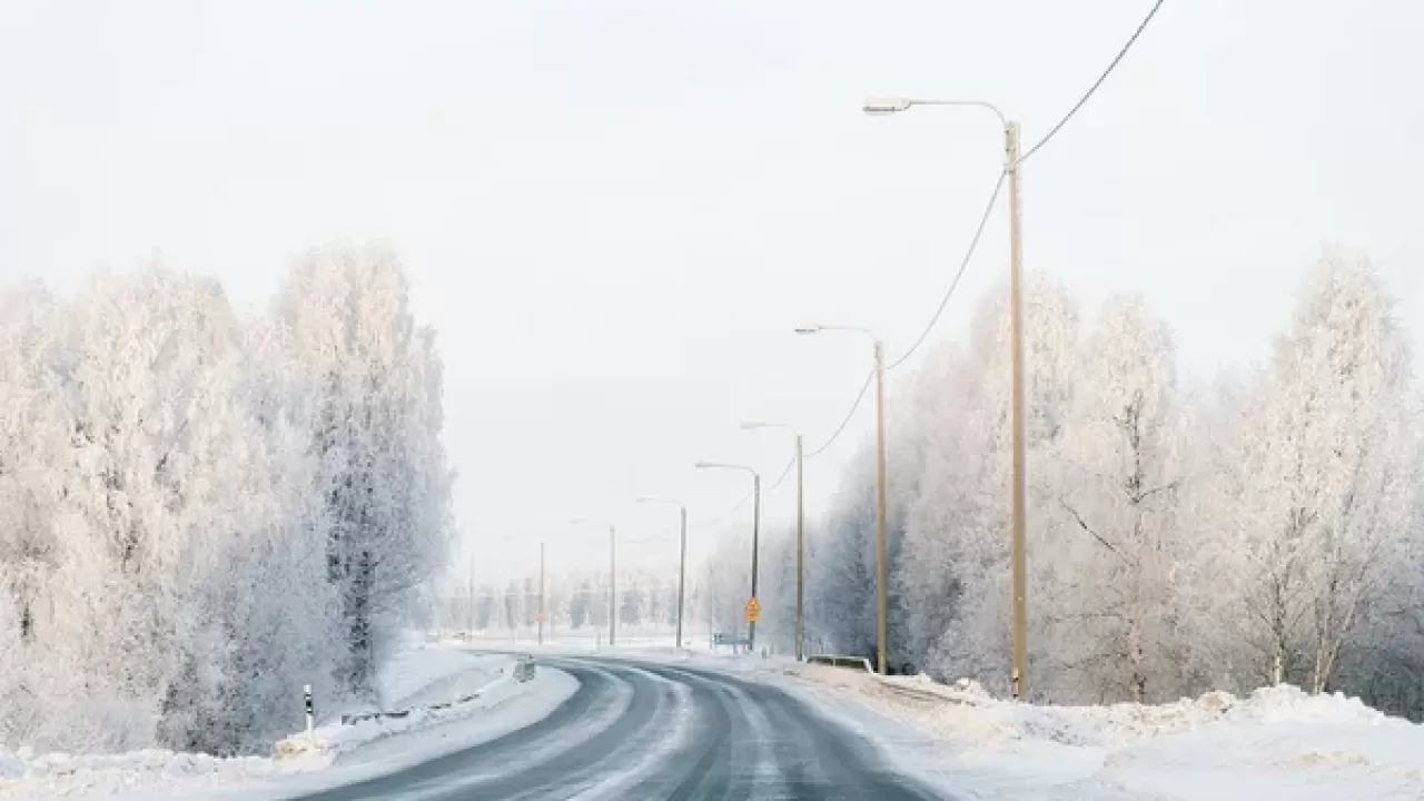 В трех областях Казахстана ограничили движение на трассах 