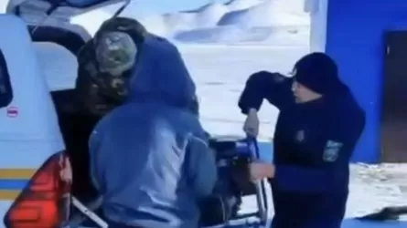 &laquo;Тіркемеде 45 жылқы бар&raquo;: Арқалықтан Астанаға бағыт алған жүк көлігі аязда қалып қойды