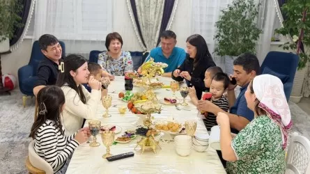 Ақтаулық ерлі-зайыпты балалар үйінен бір отбасының 5 баласын асырап алды