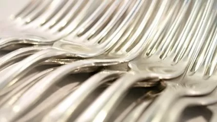 Серебро падает с рекордного пика, инвесторы фиксируют прибыль