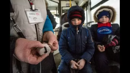 Кондуктора наказали за высадку ребенка из автобуса в Семее 