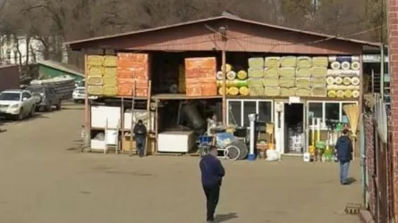 В Алматы сносят рынок