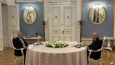 Путин встретился в Кремле с Назарбаевым