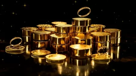 Золото впервые преодолело отметку в 4400 долларов  