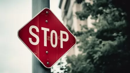 Сразу в двух регионах Казахстана перекрыли трассу 