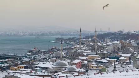 Түркия халқы жаңа жылды тоңып қарсы алғалы тұр