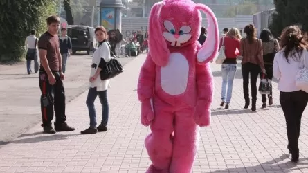 В Алматы прошла премьера фильма &laquo;Охота на розового зайца&raquo;