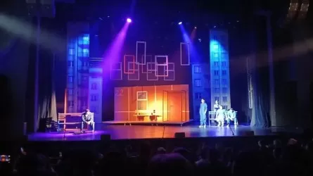 Наркотики, подростки и интернет: театр как предупреждение