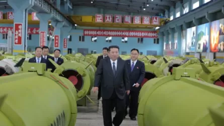 Ким Чен Ын распорядился расширить завод по производству ракет 