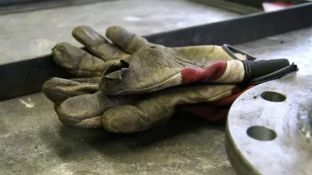 Депутата возмутили условия оплаты труда казахстанцев на Тенгизе  