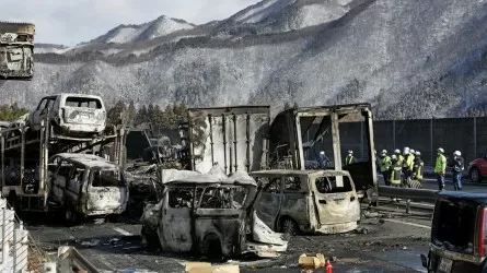 Огненный коллапс в Японии: на заснеженной трассе столкнулись 67 автомобилей
