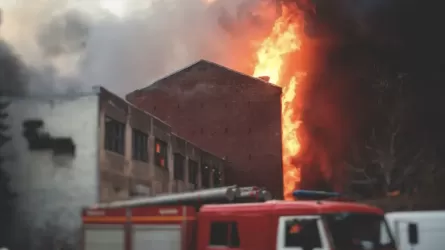 Астанада бес қабатты тұрғын үйден өрт шығып, 11 жастағы бала көз жұмды