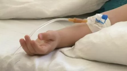 Пойызда газдан уланған 2 бала жансақтау бөлімінен ауыстырылды