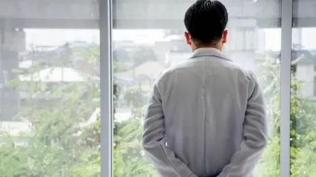 В махинациях на 115 млн тенге подозревают главного врача на юге Казахстана 