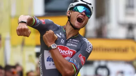 Звезда Alpecin-Deceuninck едва не получил травму в противоборстве с любителем