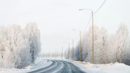В трех областях Казахстана ограничили движение на трассах 