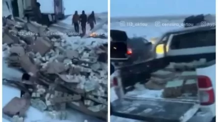 Тасжолда аударылып қалған бір фура йогурт тұрғындарға тегін таратылды 