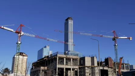 Астанада құрылысшы биіктіктен құлап мерт болды