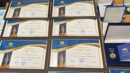 Еліміздің 24 фельдшері ведомстволық наградалармен марапатталды