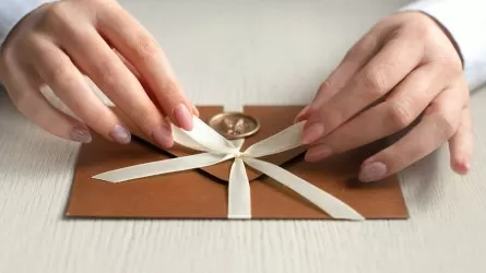 Назвали топ самых раздражающих подарков на Новый год 