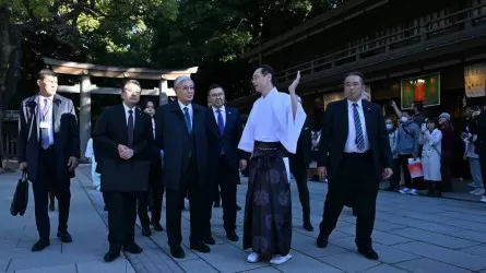 Қасым-Жомарт Тоқаев Мейджи Джингу ғибадатханасын аралап көрді