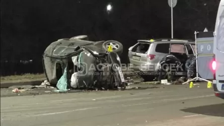 Ақтөбеде 3 көлік соқтығысып, 2 адам қаза тапты