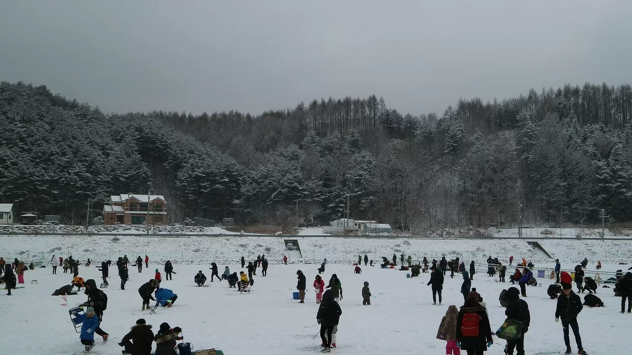 В Астане страшный гололед: главный травматолог обратился к горожанам  