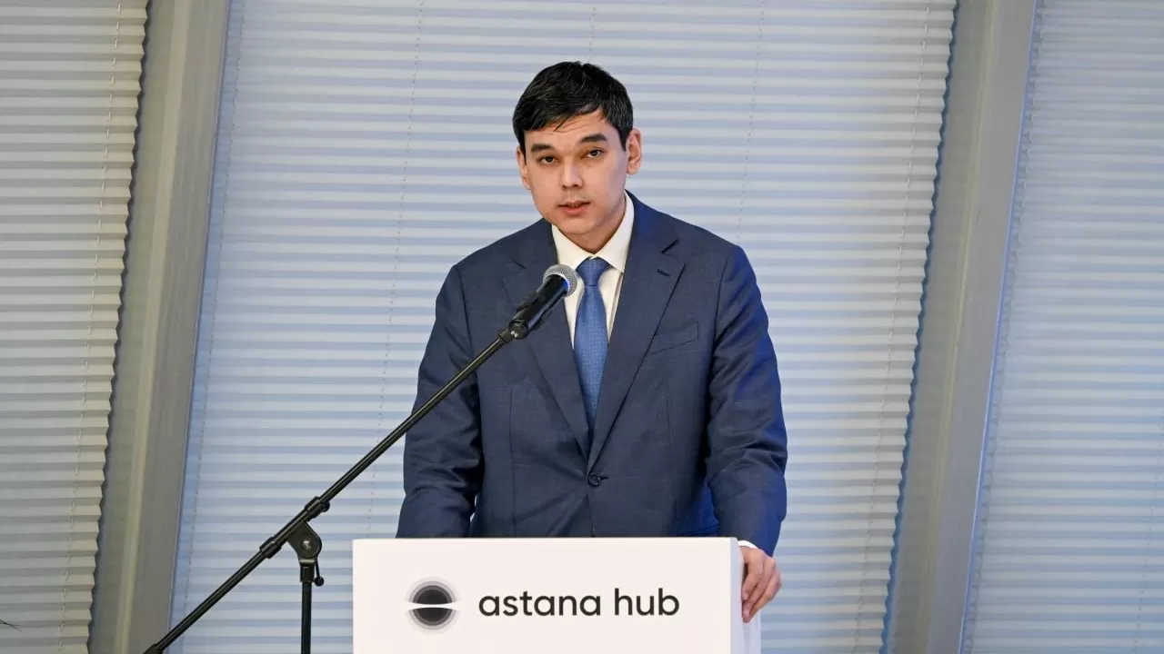 Қазақстанның 240 мыңнан астам ұстазы жасанды интеллектпен жұмыс істеуді үйренді