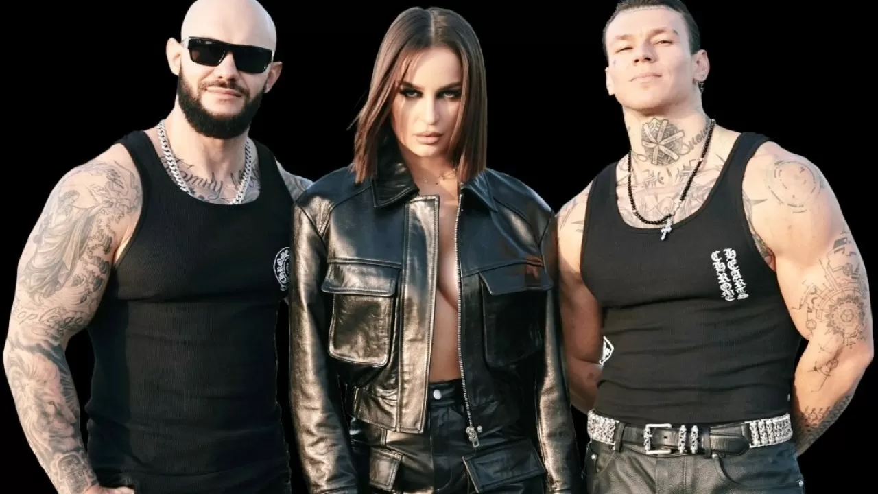 В России впервые присвоили статус "Бриллиантового диска" - его получил трек "Худи"