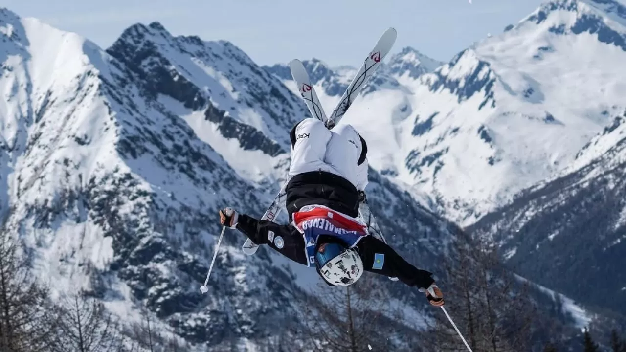 Казахстанская чемпионка Универсиады взяла серебро этапа КМ по фристайлу