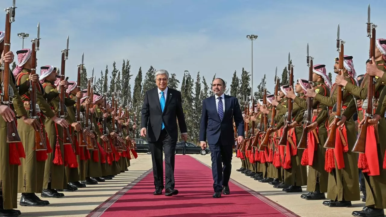 Принц Али бен аль-Хусейн проводил Токаева в аэропорт