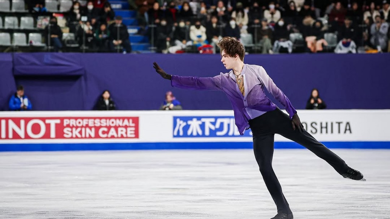 Ұзын аяқты сексуалды азиялық