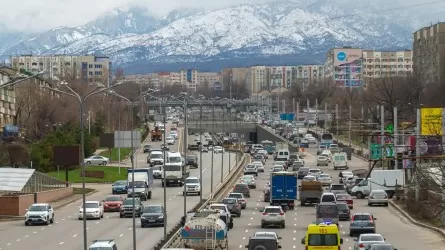 В Алматы могут поднять цены на парковку и ввести платный въезд в город