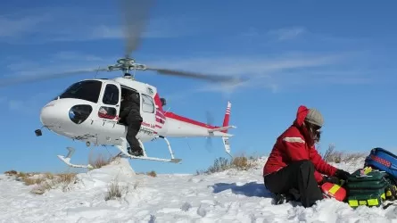 На вертолете доставили в детскую больницу больного ребенка в ВКО 