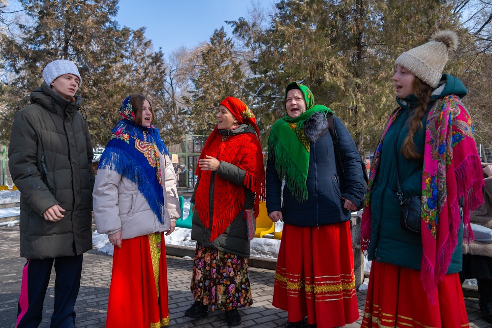 С блинами, танцами и огоньком: как в Алматы провожали зиму