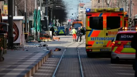 Автомобиль въехал в толпу в Германии