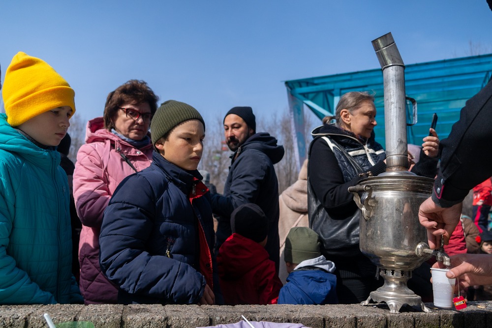 С блинами, танцами и огоньком: как в Алматы провожали зиму