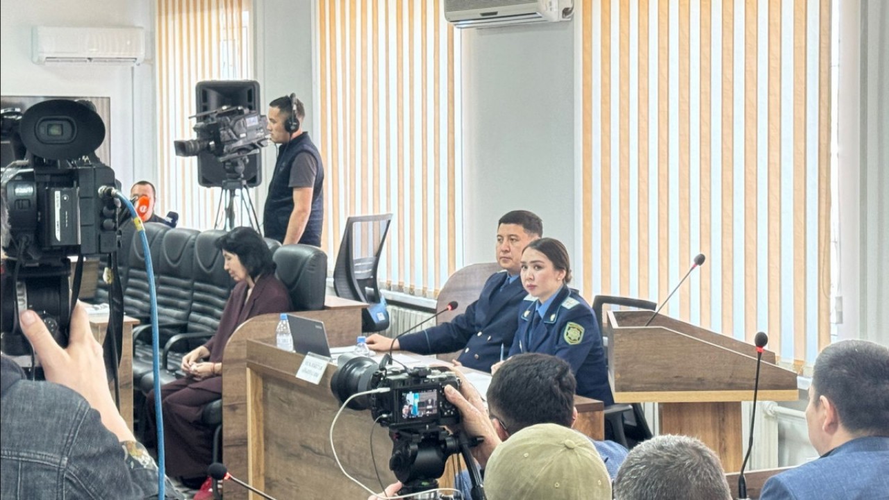 Көлікте жыртып ал Көлікте жыртып ал