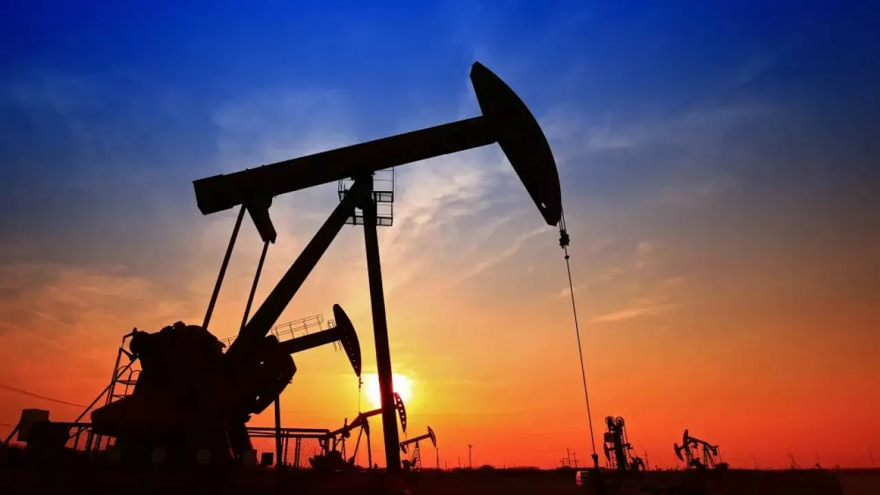 Цены на нефть падают вторую неделю подряд  