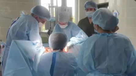 Алматыда әлемнің үздік хирургтары тікелей эфирде бірегей операциялар жасады