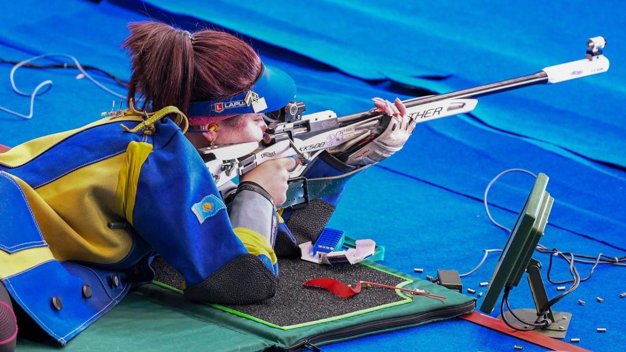 Төрт аяғында трусисыз әйелдер (нағыз әуесқой модельдер)