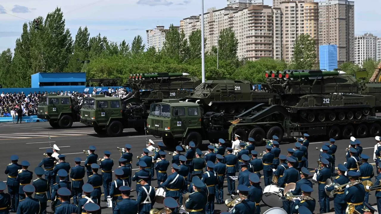 Астанада Ұлы Жеңістің 80 жылдығына арналған әскери парад өтті