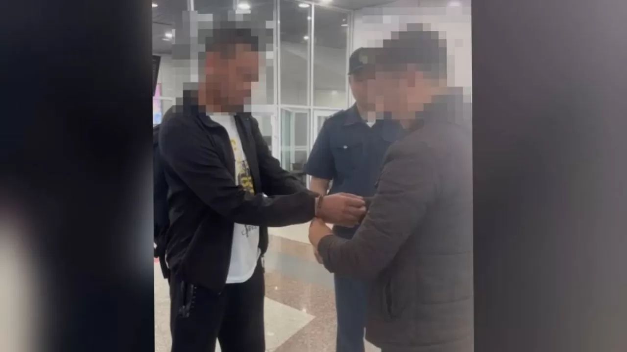 Находившегося в розыске 13 лет мошенника задержали в России