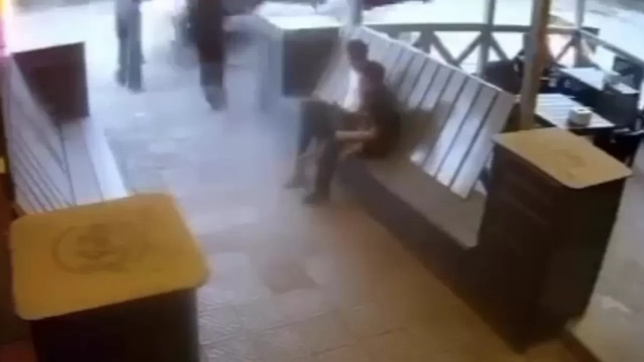 Сәтбаевта мас жүргізуші бір топ жасөспірімді қағып кетті