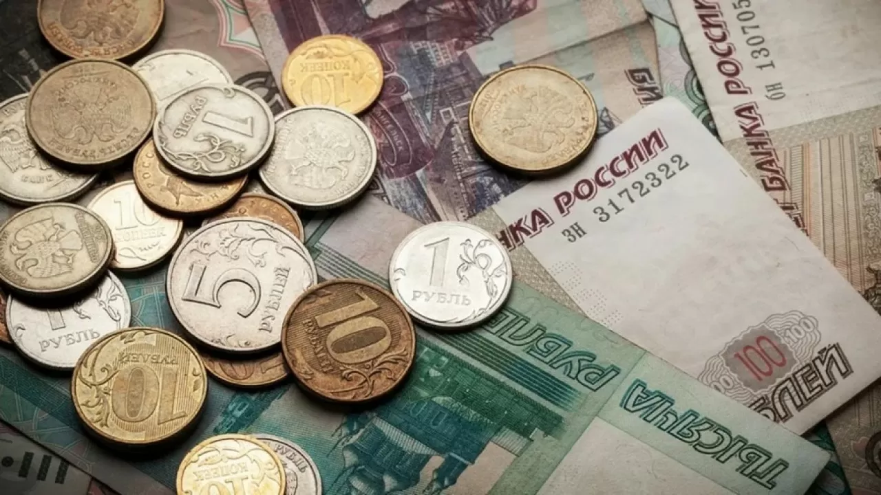 В Кыргызстане заявили о нехватке рублей в банках
