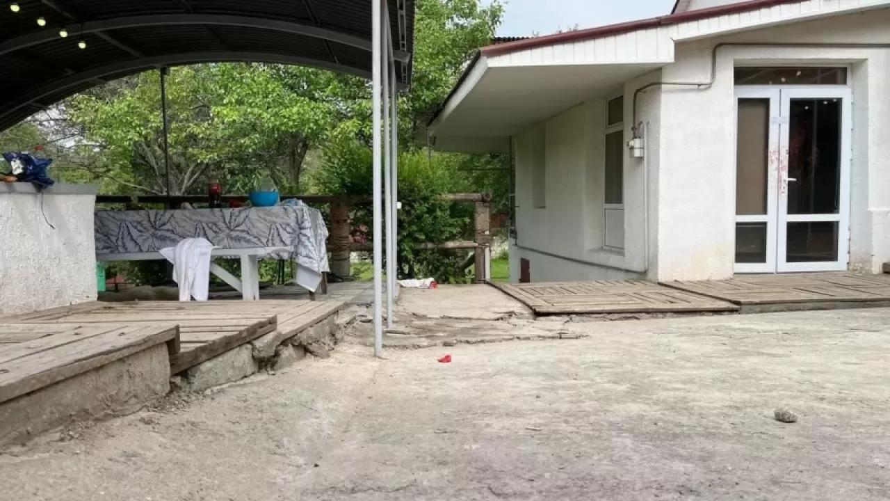 "Оқушы сыныптасын шампур тығып өлтірген": Орта мектептің директоры қызметінен босатылды