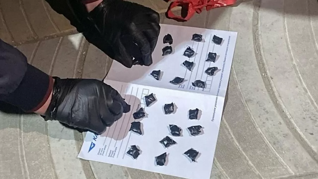 Атырауда есірткі жасырып жүрген 17 жастағы жігіт ұсталды