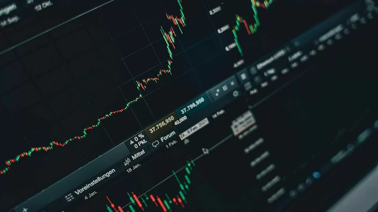 В начале недели мировые фондовые индексы не показывают единой динамики
