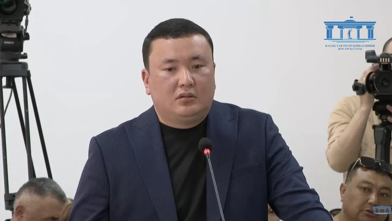 Шерзат ісінде сотталушы куә ретінде шақырылған полицейге сұрақ қойды