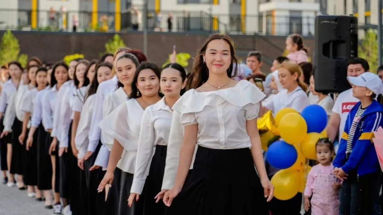 Астана әкімдігі түлектерге 550 грант бөледі